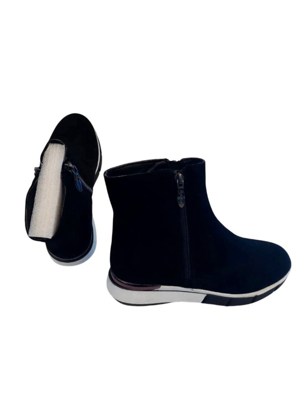 Womens $229 Black Suede Waterproof Boots Side Zippers Memory Foam Size 5